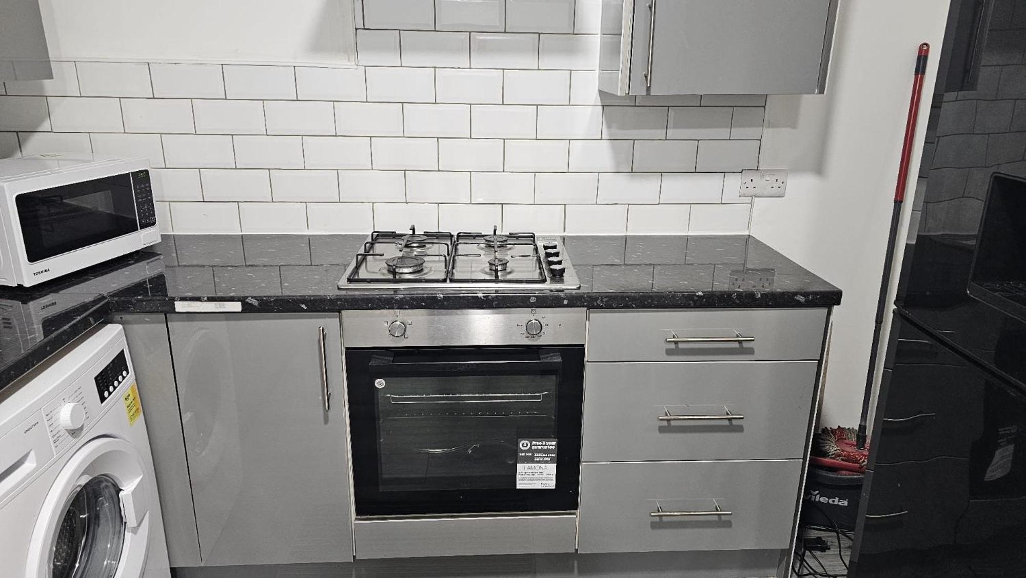 Spacious Double Bedroom With Private Toilet And Shared Kitchen With On Premesis Parking Олдбері Екстер'єр фото